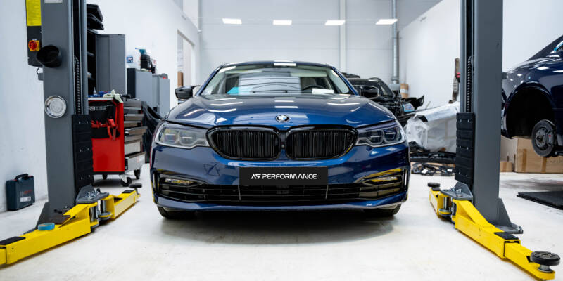 Montáž výfukového systému REMUS BMW 540i